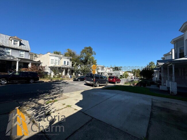 Building Photo - 607 E 41st St