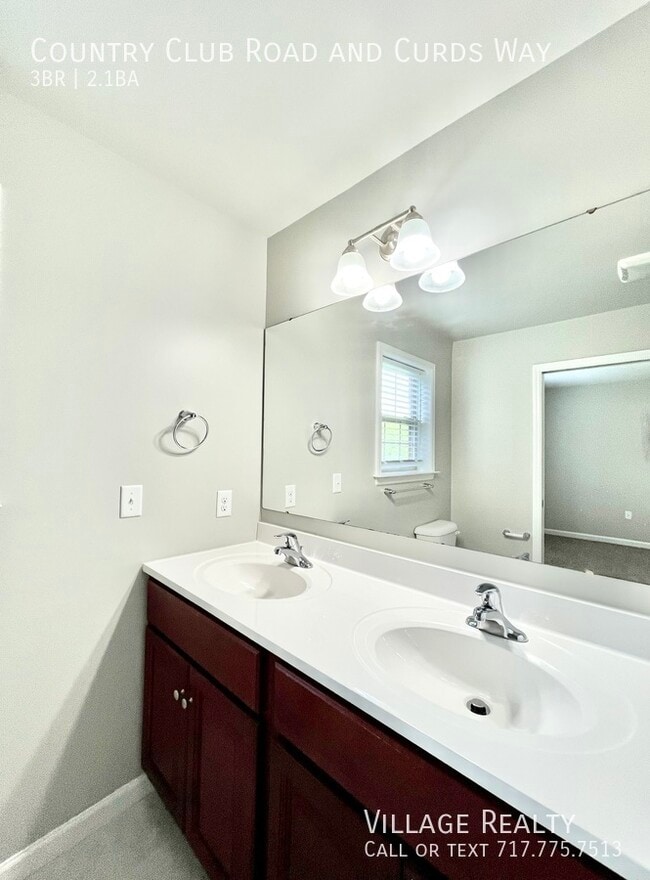 Building Photo - 703 Country Club Rd