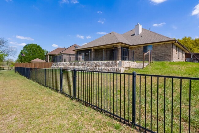 Building Photo - 7026 Chimney Hill Dr