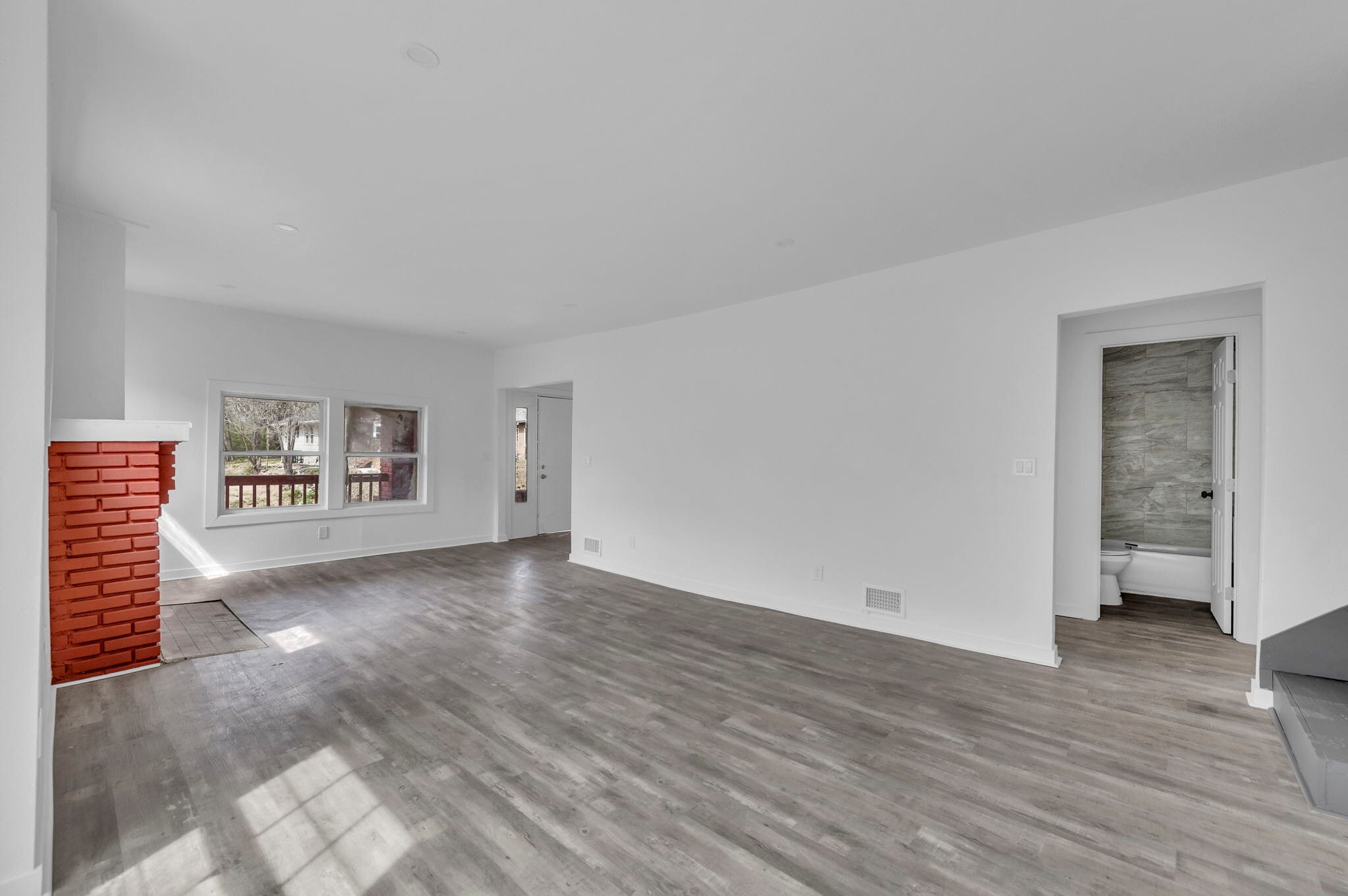 living area - 4531 Park Ave