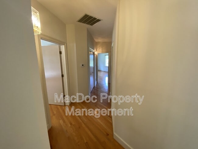 Building Photo - 11225 N Club Dr