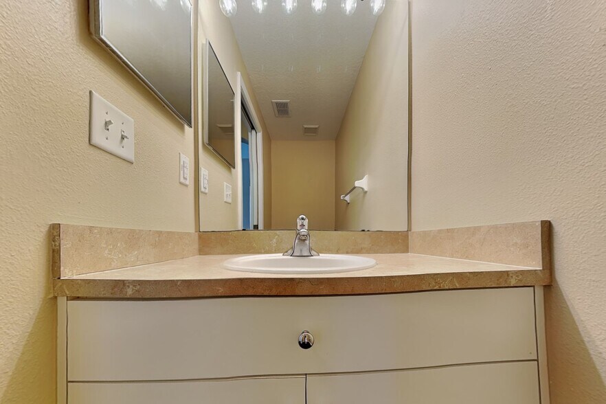 Building Photo - 3124 Shady Lily Ln