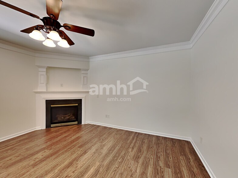 Building Photo - 3801 Wingdale Ct