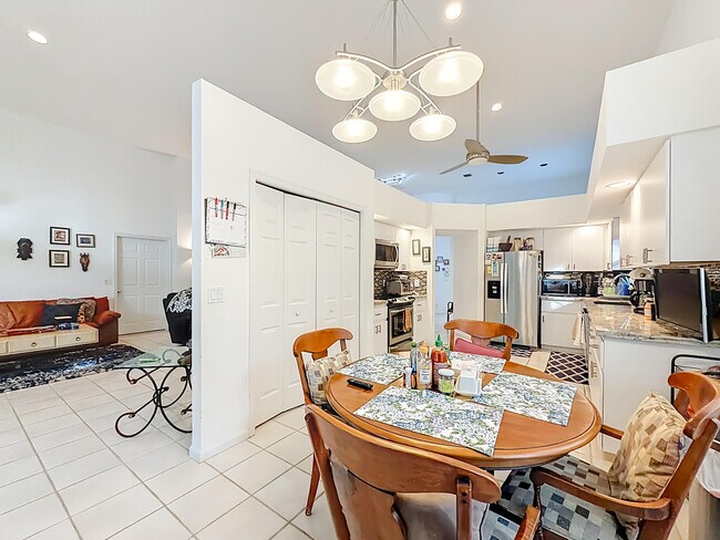 Building Photo - 11853 Fountainside Cir