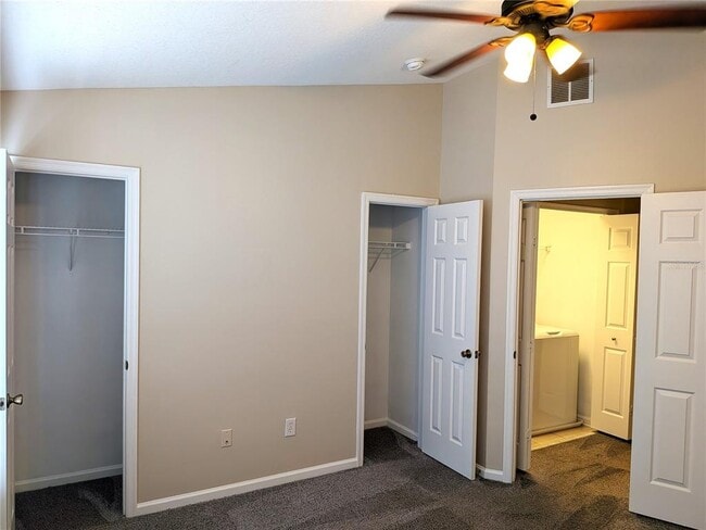 Building Photo - 902 Vineland Pl