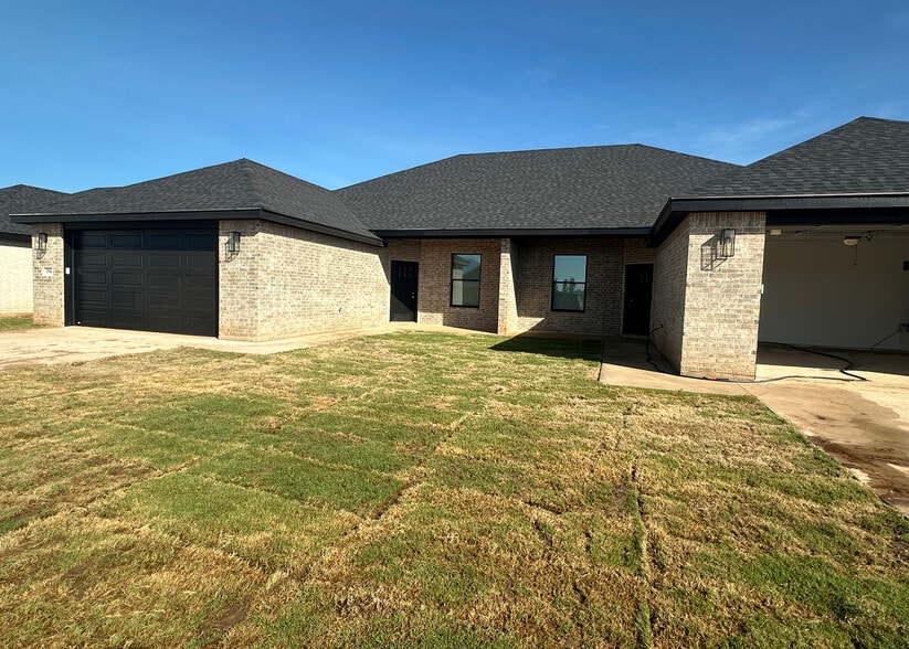 Building Photo - 328 Woodstock Ln