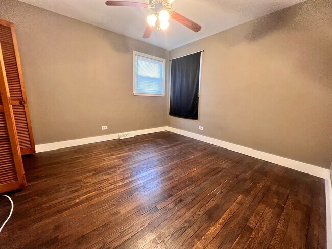 Building Photo - 16W671 56th St