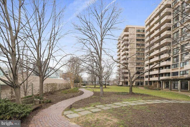 Building Photo - 4141 Henderson Rd