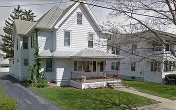 Building Photo - 36 Haendel St