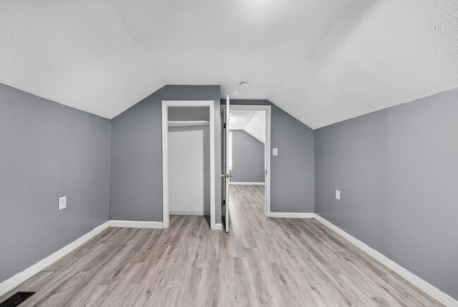 Building Photo - 715 Elder St