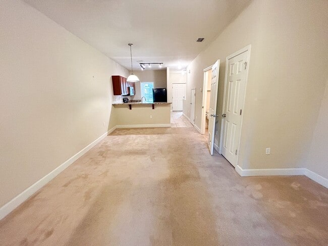 Building Photo - Woods Edge South #130