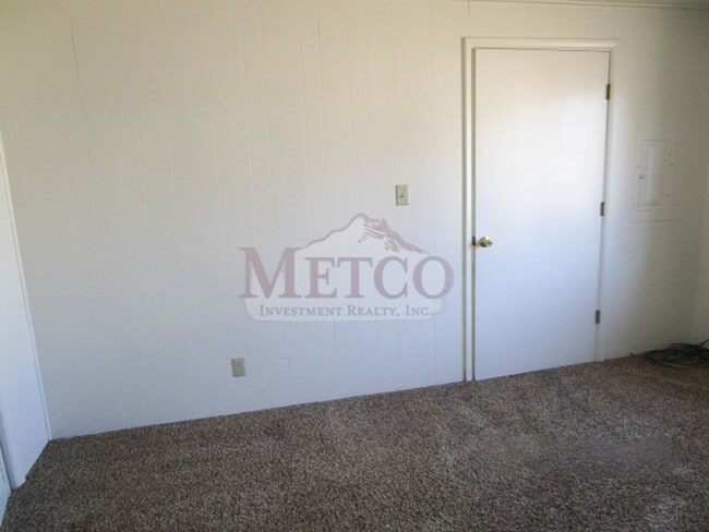 Building Photo - Cute little 3 bedroom home