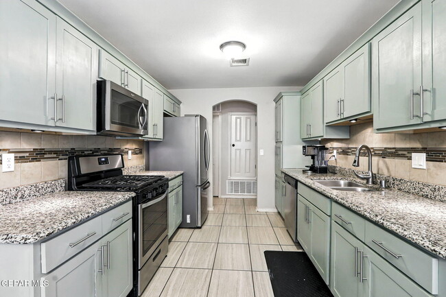 Building Photo - 12136 Middle Frk