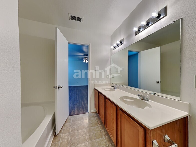Building Photo - 5216 Lava Rock Dr