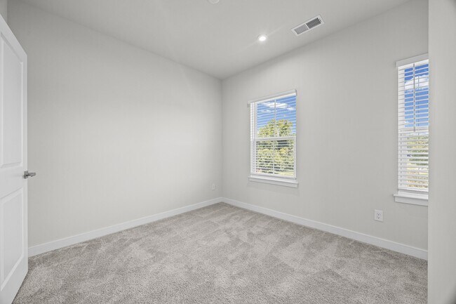 Building Photo - 2833 Statesville Ave