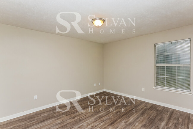 Building Photo - Stunning 3BR, 2BA home