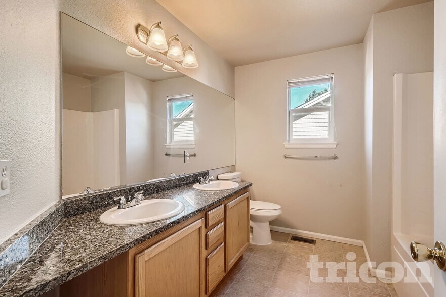 Building Photo - 4879 E 119th Ct