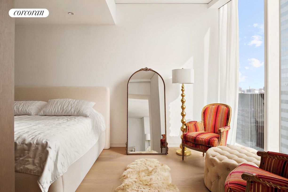 Building Photo - 100 E 53rd St