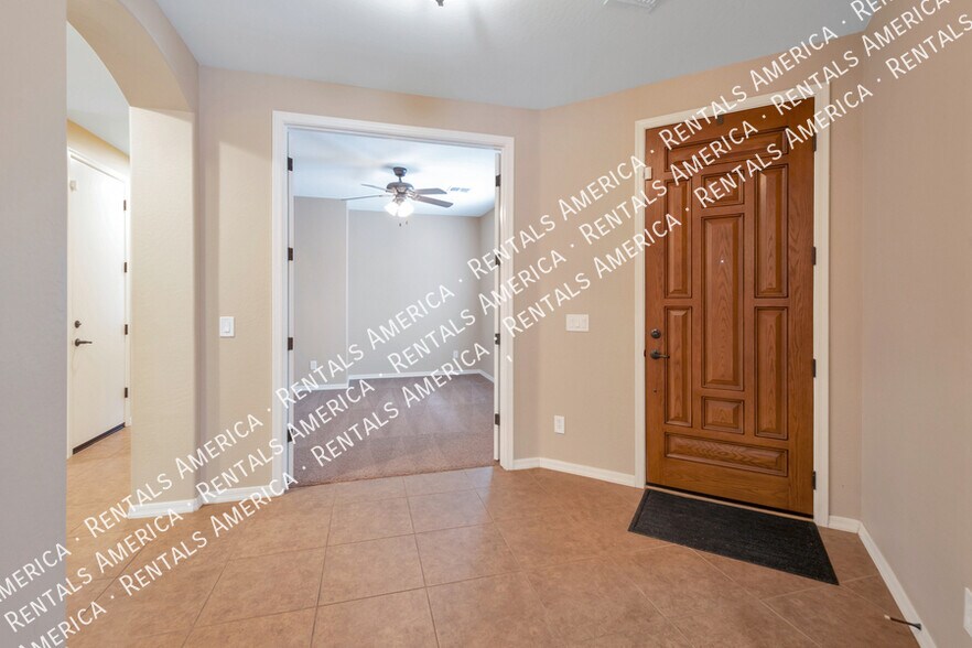 Building Photo - 274 W Sweet Shrub Ave