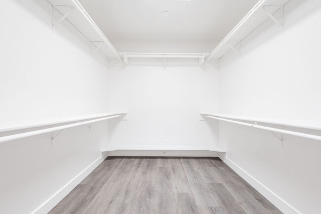 Building Photo - 640 E Banyan St