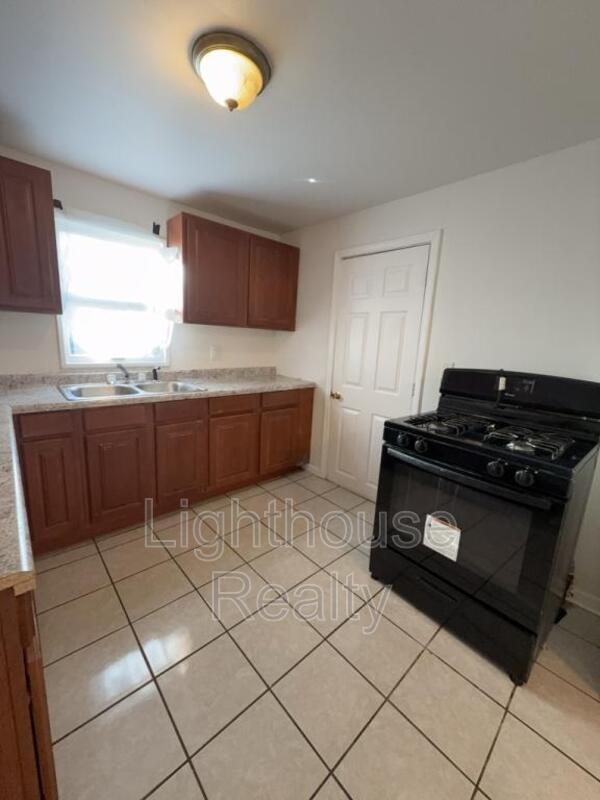 Building Photo - 4334 Hickory Ave