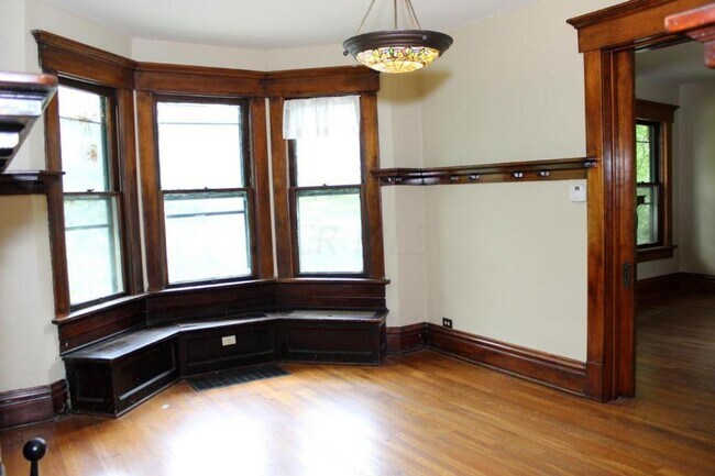 Building Photo - 114 E Oakland Ave