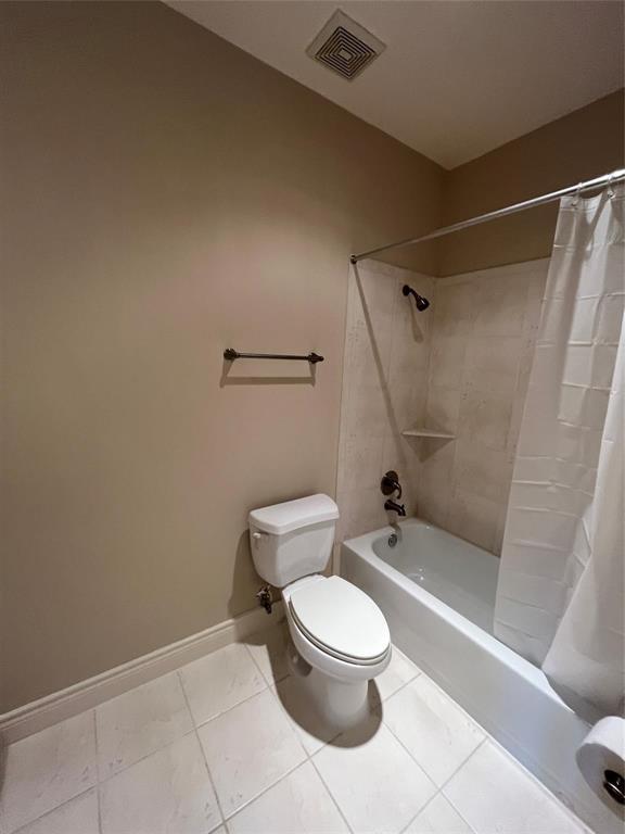Building Photo - 2608 Cheshire Oaks Dr