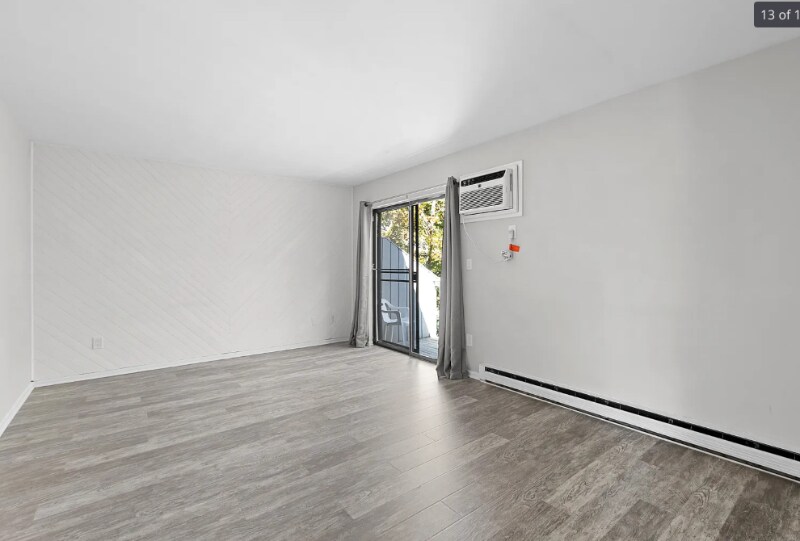 Building Photo - 19 Somers St