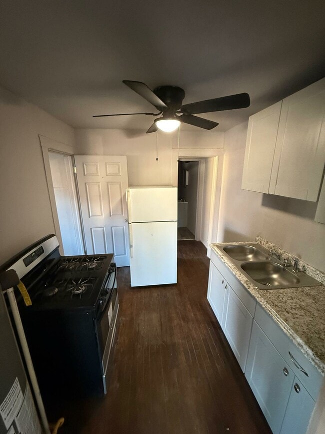 Building Photo - 303 S Fairmont St