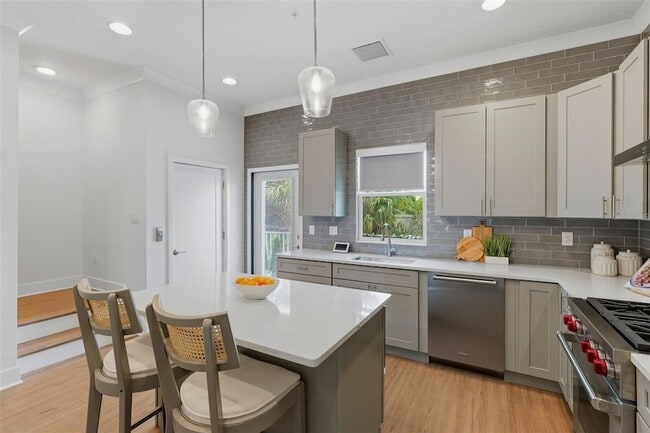 Building Photo - 946 Highland Ave