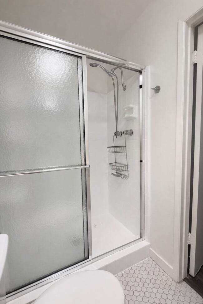 Building Photo - 733 Manhattan Beach Blvd