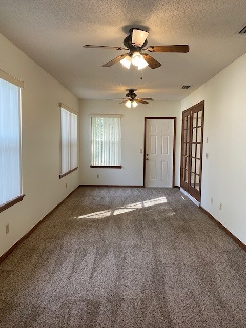 Building Photo - 731 Helen Ave