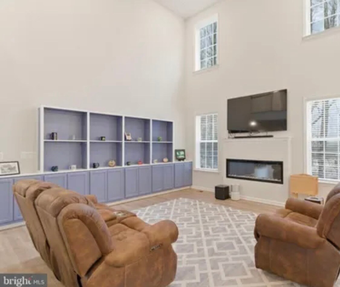 Family room - 10910 Meridian Hill Way