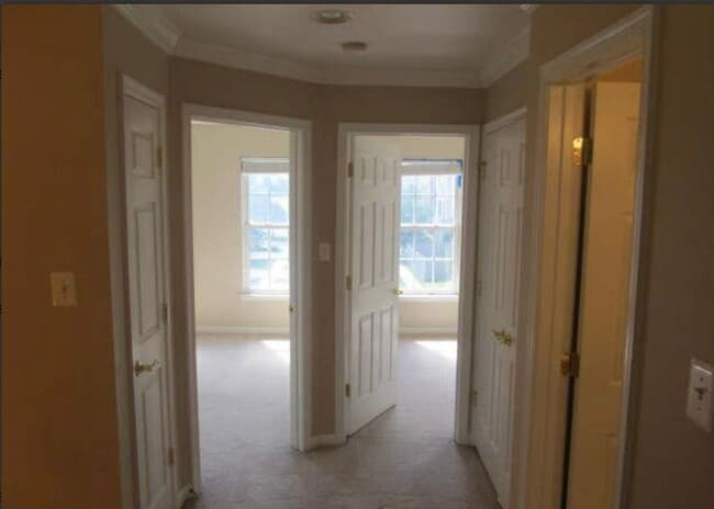 Building Photo - Beautiful 3 Bed 2 Bath 2 Half Bath Brick T...