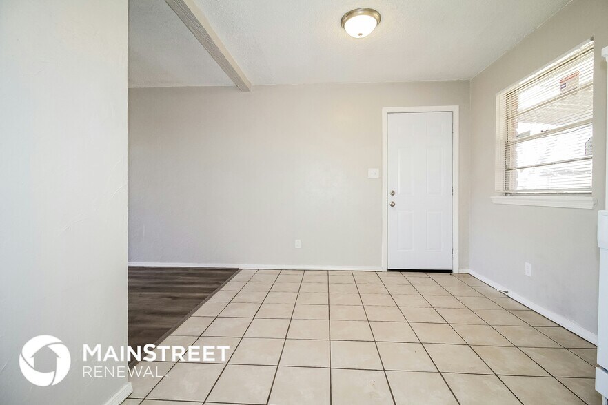 Building Photo - 808 Lotus Ave