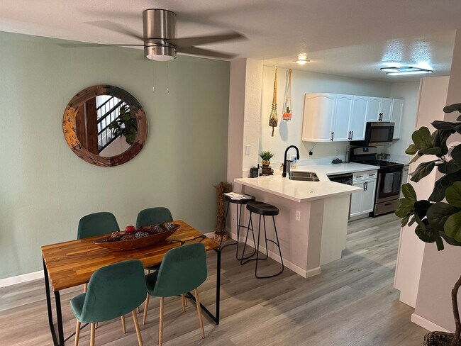 Building Photo - Fully Furnished Three Bedroom Spring Valle...