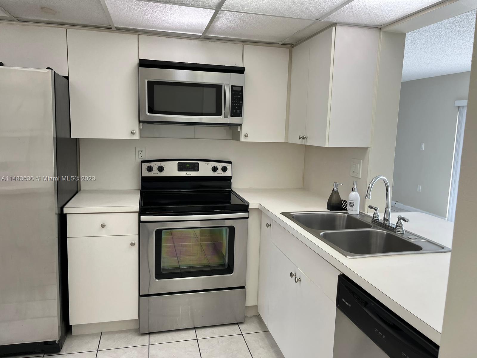 Building Photo - 1341 SW 124th Ct