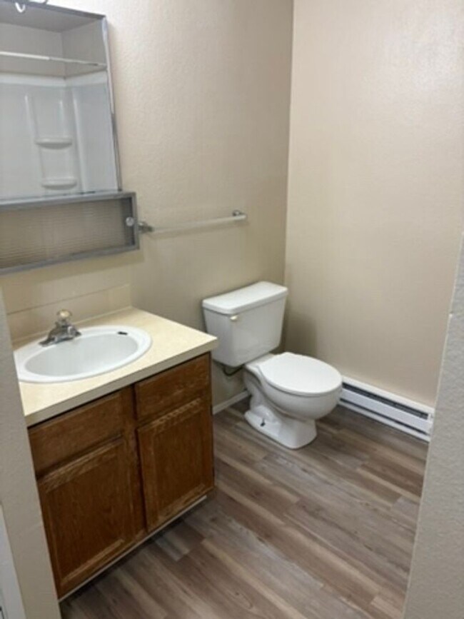 Building Photo - MP149 - 1014-1016 E Crown Ave