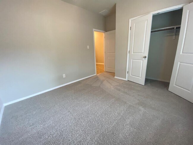 Building Photo - 21607 Surrey Ln