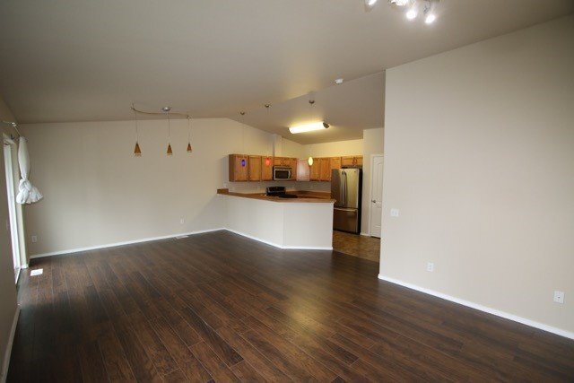 Building Photo - 3 Bedroom South Anchorage Townhouse!