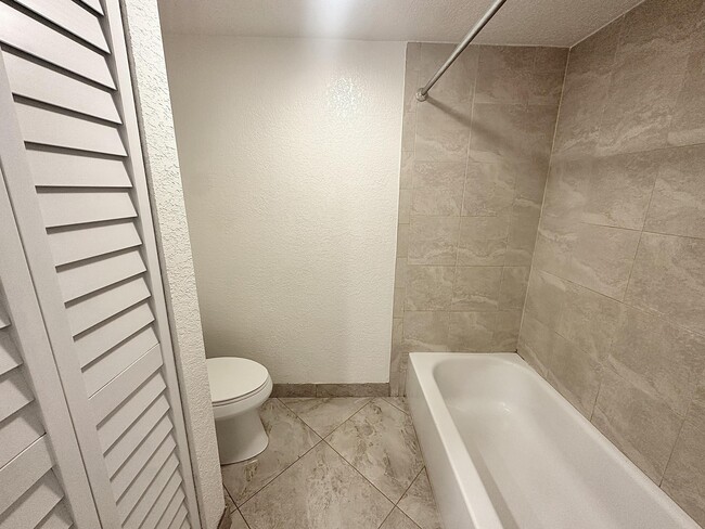 Building Photo - 230 Lake Arbor Dr