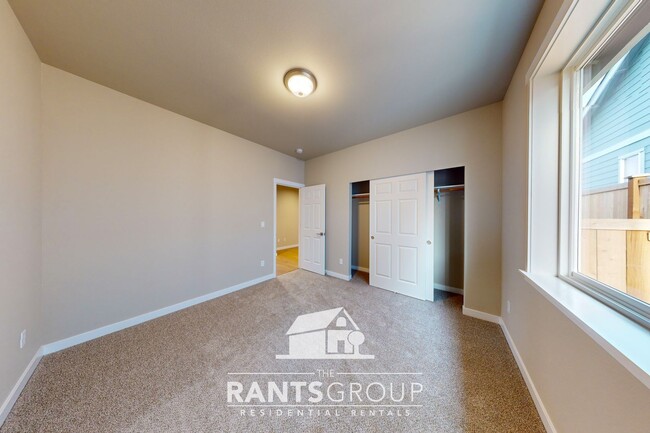 Building Photo - Newer Rambler in Hawks Prairie! Easy JBLM ...