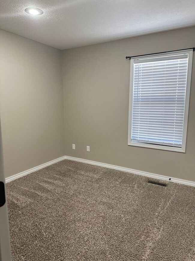 Building Photo - Your Dream 3-Bed, 2-Bath Brick Haven