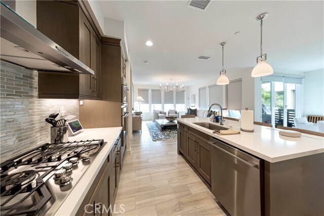 Building Photo - 983 Doheny Way