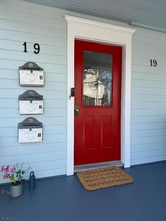 Building Photo - 19 Sylvan Pl