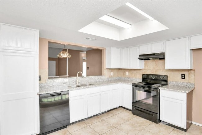 Building Photo - 17035 Quail Bend Dr