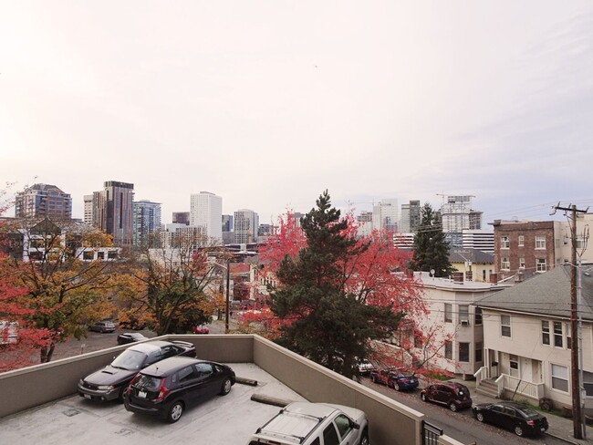 Building Photo - 0BD/1BA Seattle Condo