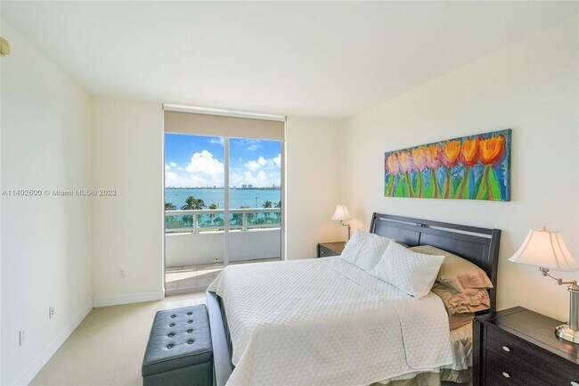 Building Photo - 1800 N Bayshore Dr
