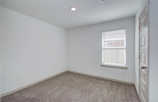 Building Photo - 10602 Great Basin Dr