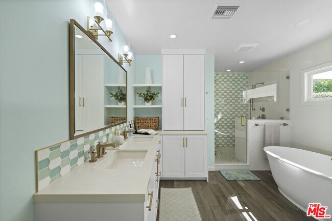 Building Photo - 4875 Bluebell Ave
